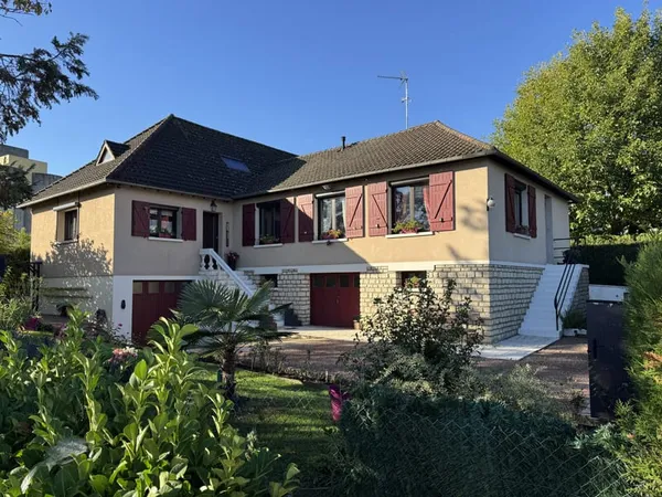 TRES GRANDE MAISON EN PARFAIT ETAT A CORBIGNY