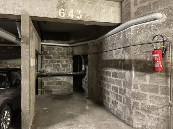 Une bonne solution pour se garer rue de la Croix Nivert | Honoraire offert !