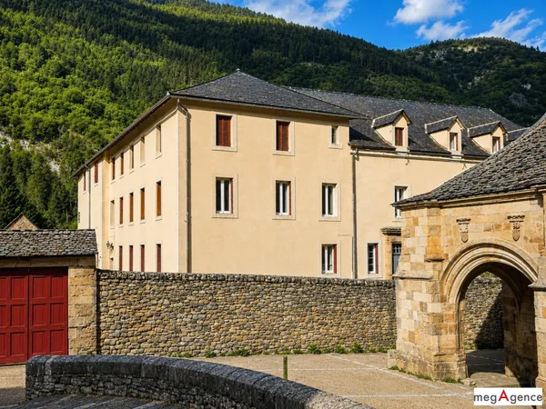 Couvent avec chambres d'hôtes, gîtes et restaurant - Gorges du Tarn
