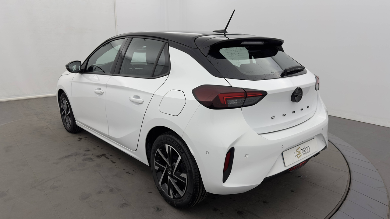 Opel Corsa 1.2 75 ch BVM5 — photo 9