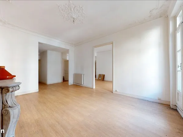À vendre - T5 de 114 m² - Marseille République / Joliette - 280 000