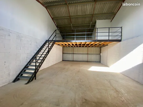 Local d’activité et entrepôt Location Lunel 2p 120m² 900€