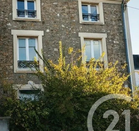 Bâtiment 3 pièces 235 m²