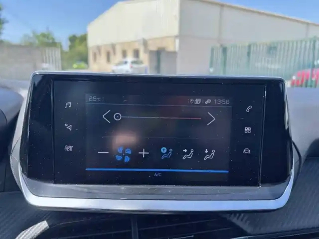 Peugeot 208 puretech 100 s&amp;s bvm6 — photo 13