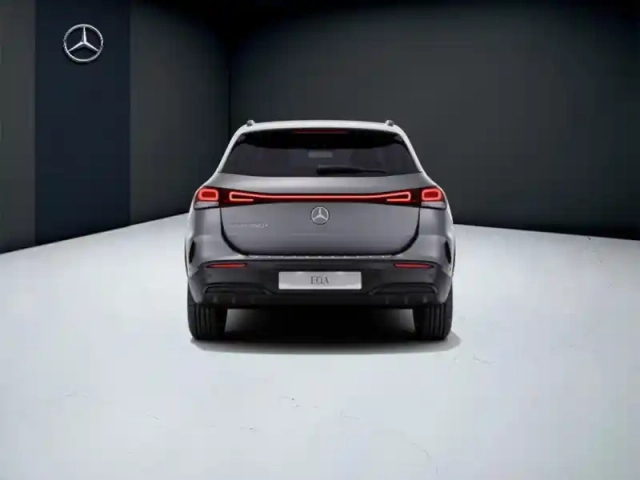 Mercedes Eqa 250+ amg line — photo 4