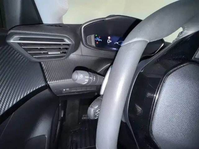 Peugeot 208 hybrid 100 e-dcs6 — photo 27