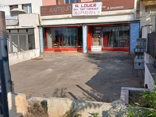 Ancien local commercial avec appartement