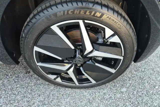 Peugeot 208 electrique 50 kwh 136ch — photo 40