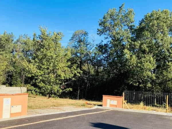 Terrain 2051 m²