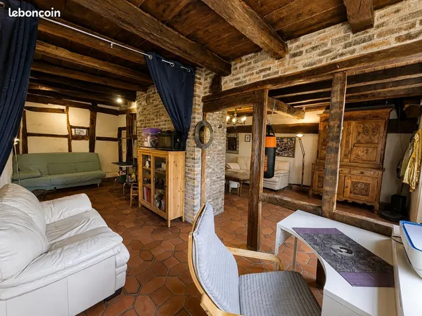 🏡 Maison de caractère avec jardin et dépendance - fort potentiel - Saint-Étienne-du-Bois -