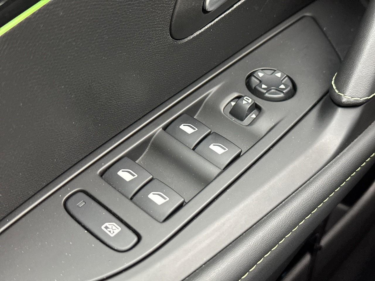 Peugeot 208 puretech 100 s&s bvm6 gt line — photo 16