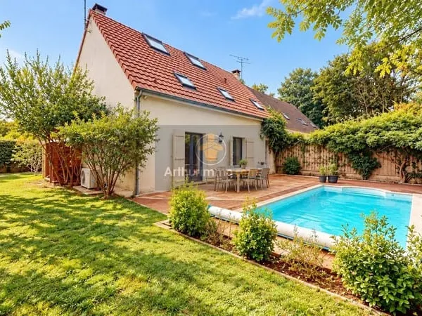 LES MUREAUX - MAISON DE 153 M² AVEC PISCINE, À DEUX PAS DE VERNEUIL-SUR-SEINE