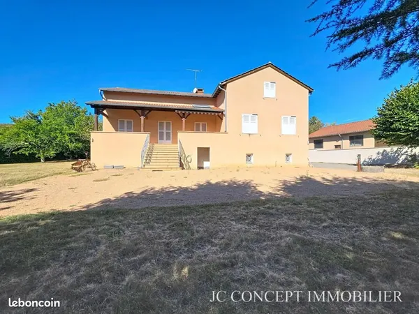 Maison 8 pièces 212 m²