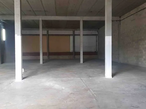 Entrepôt 486 m²