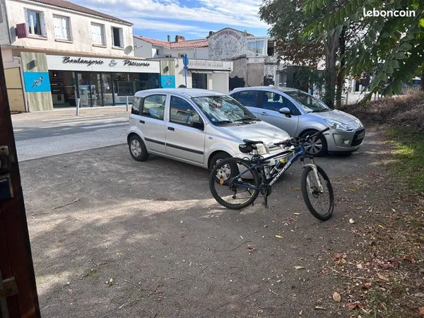 Loue espace sur parking pour distributeur ou autre
