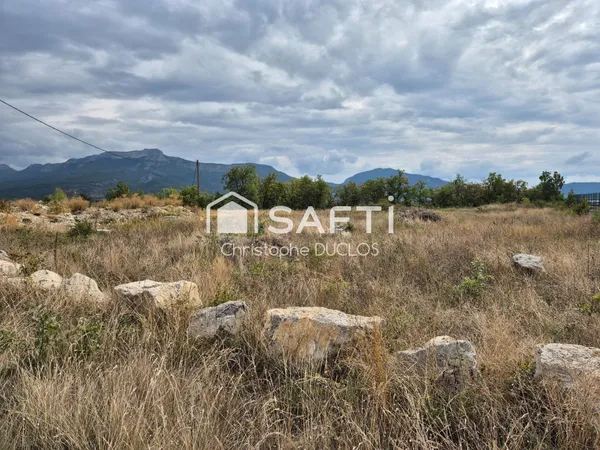 Terrain constructible en zone artisanale.