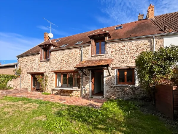 Maison en pierre de caractère / 6 chambres avec dépendance