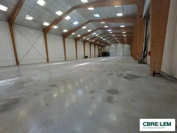 Local d'activité 1540 m²