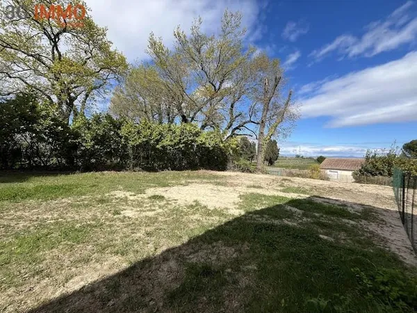 Terrain 702 m²