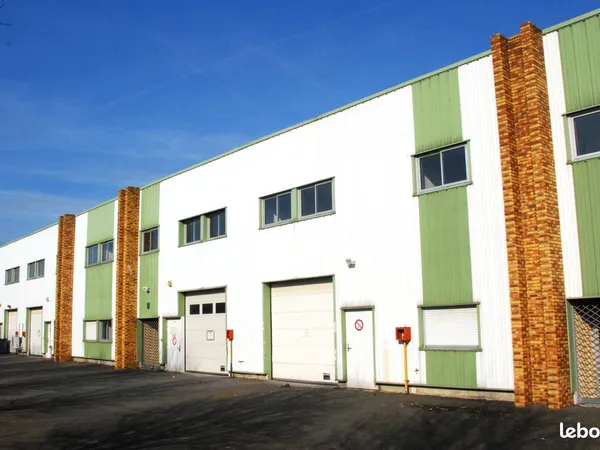 Local d'activité avec bureaux - 618 m² - Savigny-le-Temple