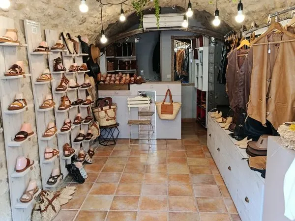 Pas de porte à vendre sur riez
