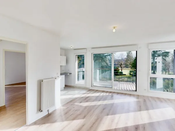 APPARTEMENT 2 CHAMBRES TRÈS CALME AVEC VUE SUR PARC ET LOIRE, BALCON, 2 PARKINGS