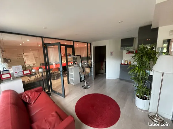 Local commercial ou Bureaux 87 m² + sous-sol 40 m² — Courbevoie, proche La Défense