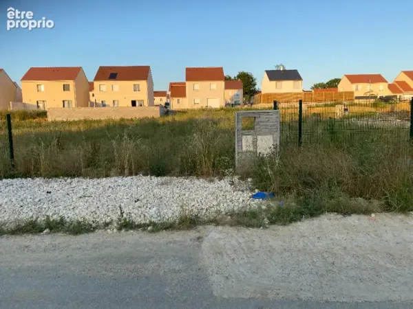 Terrain 608 m²