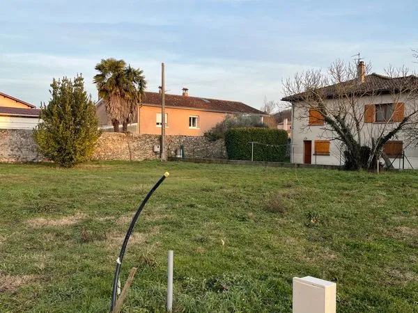 Terrain CONSTRUCTIBLE et VIABILISE - 462m2 - Ampuis