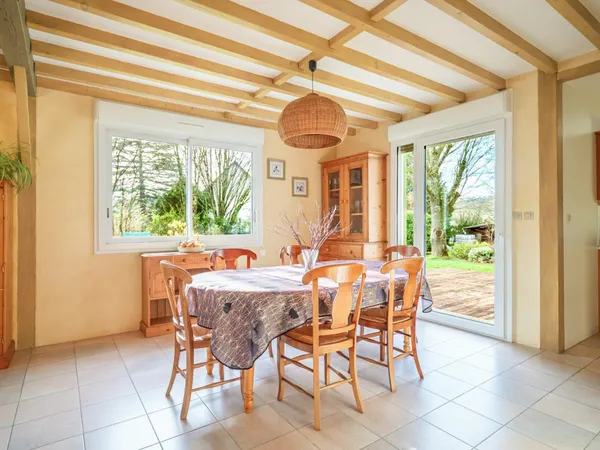 Maison familiale dans un environnement apaisant