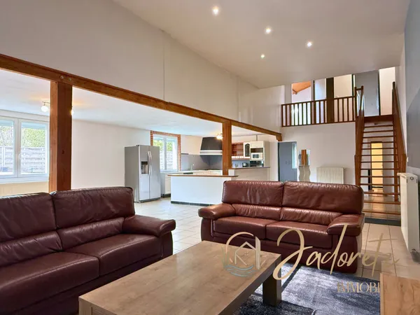 Maison à louer - 150 m2 - 3 Chambres - Saint Hilaire de Chal
