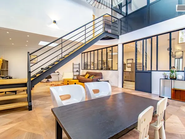 LOFT D'EXCEPTION 213 m2 AU SOL, ESPRIT INDUSTRIEL ET PREST