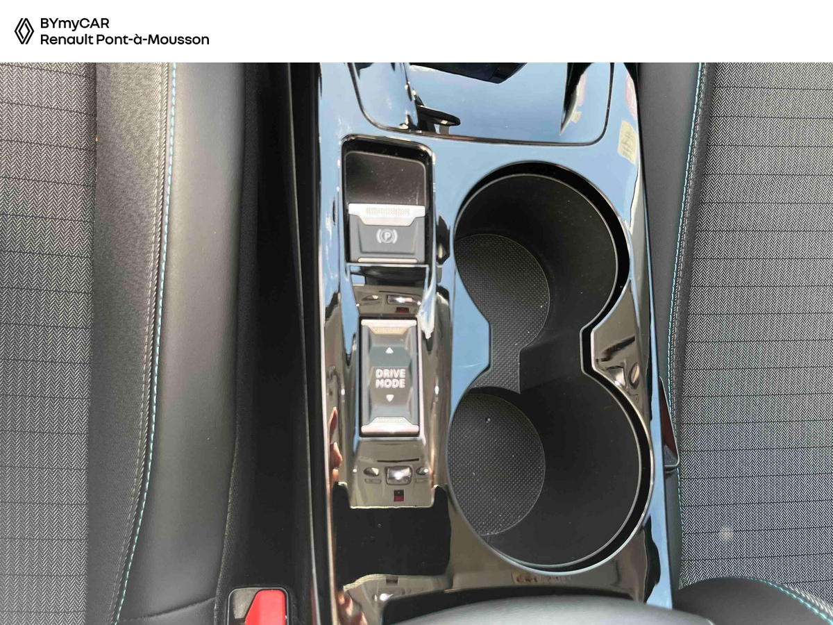 Peugeot 2008 PureTech 130 S&amp;S EAT8 — photo 23