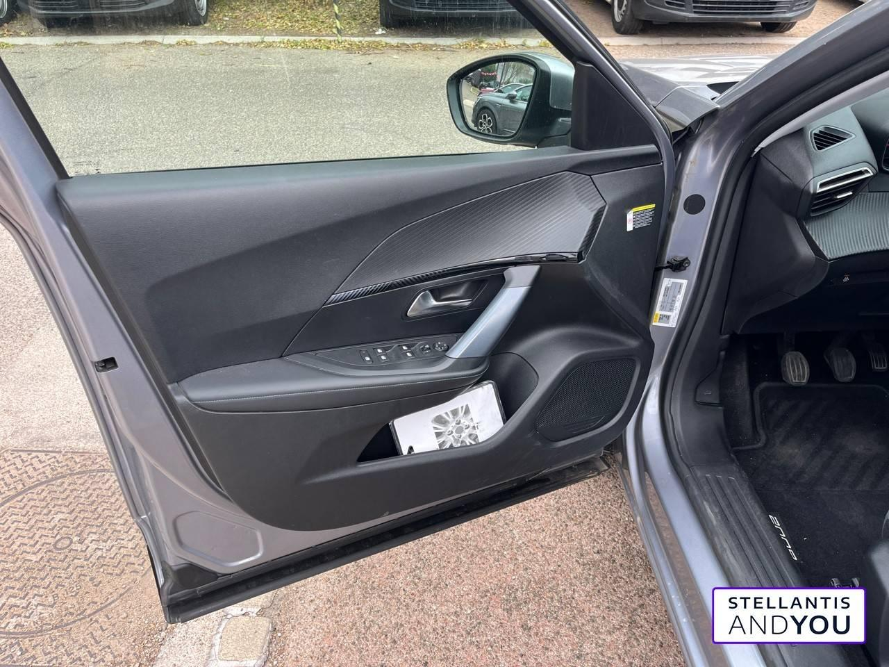 Peugeot 2008 puretech 100 s&s bvm6 allure — photo 14