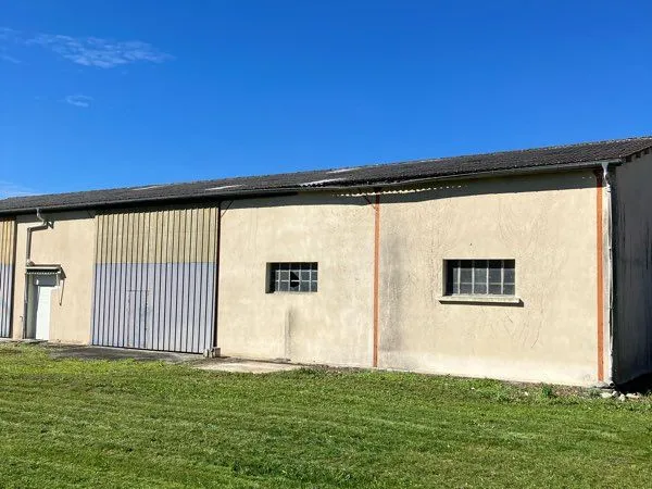 Local industriel + bureau 400m2