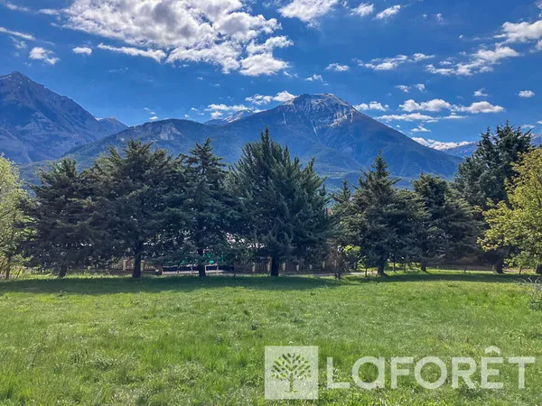 Terrain 661 m²