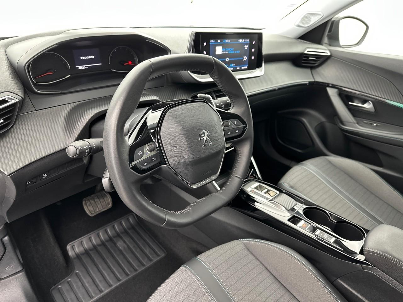 Peugeot 2008 puretech 130 s&s eat8 allure — photo 8