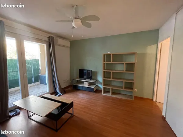 Studio à louer à l'année