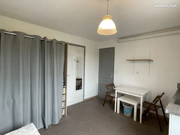 Studio 1 pièce 13 m²