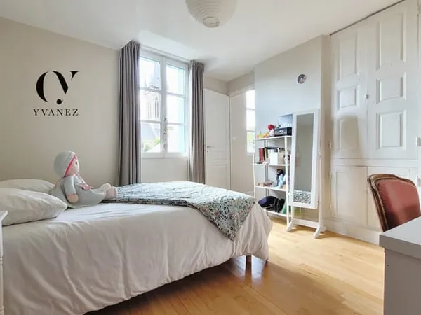 Prestigieuse maison de ville avec 4 chambres, cour, cave, ga