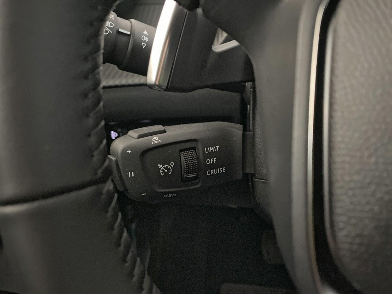 Peugeot 2008 hybrid 145 ch e-dcs6 allure — photo 20
