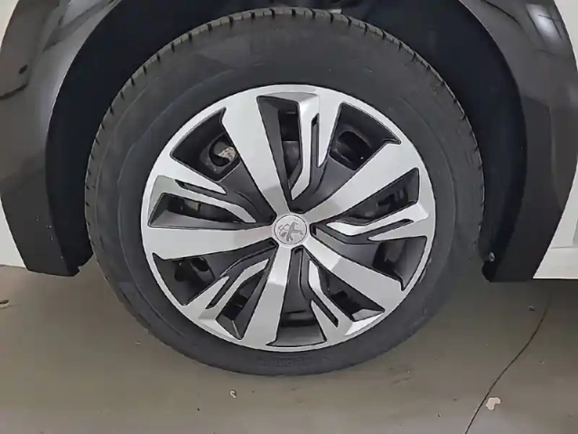 Peugeot 208 electrique 50 kwh 136ch — photo 13