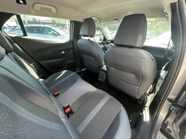 Peugeot 2008 1.2 puretech 130ch s&amp;s allure 7cv — photo 11