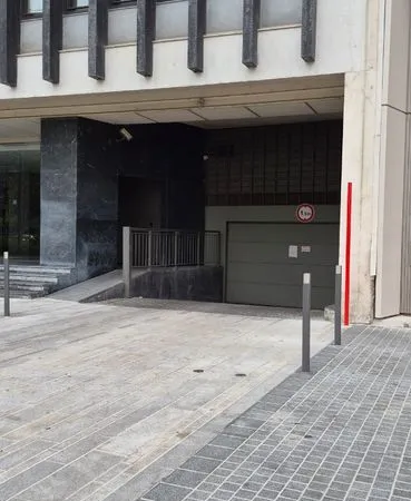 Grande place de parking 165 avenue CDG - Nruilly