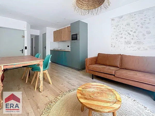 A louer appartement meublé type 2 Marseille 13002 Panier Place de Lenche