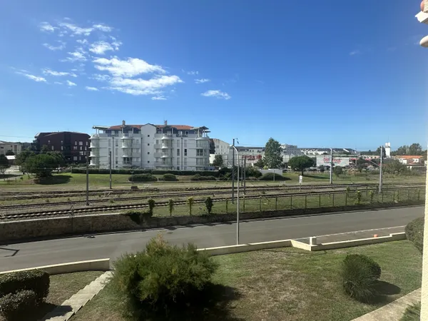 Les Sables-d'Olonne -- T2 lumineux, place de parking privativ