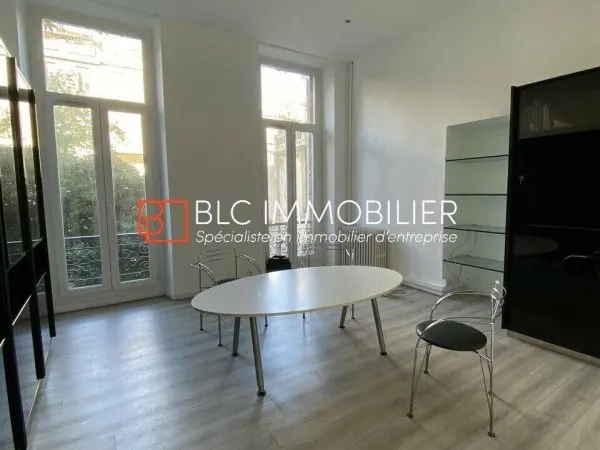 Bureau 210 m²