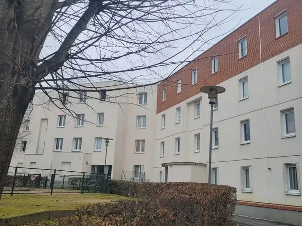 LOCATION d'appartement meublée ou pas à la Clef Saint Pierre à Elancourt T3-T4 DE 68M2 - 1100e HT - 