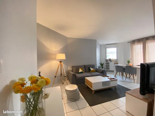 Pour investisseur F2 lumineux 46 m2, ascenseur, parking couvert idéalement situé, très bon rendement