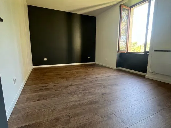 À louer très bel appartement 50 m2 avec terrain et parking privé